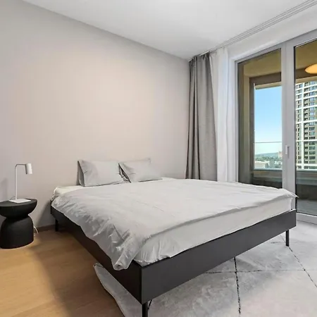 Skypark 1-bedroom On Floor 15 With Castle View And Parking By Skyviews * Μπρατισλάβα