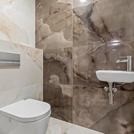 Apartment Skypark 1-bedroom On Floor 15 With Castle View And Parking By Skyviews