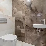 Apartament Skypark 1-bedroom On Floor 15 With Castle View And Parking By Skyviews